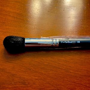 MAC Cosmetics 109 Small contour brush